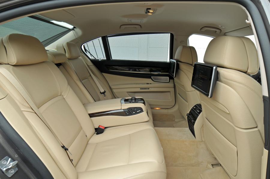 BMW 750iL 2013 года  (фото 38 из 96)